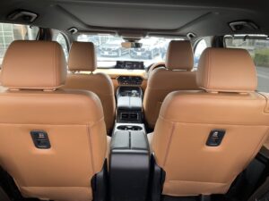 3列目からみたCX-80の車内